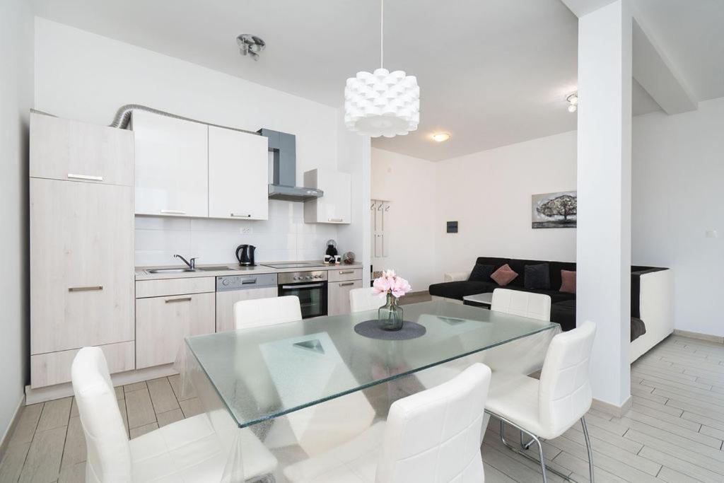 Apartments Grubisic - Sibenik - Parking Included Bagian luar foto