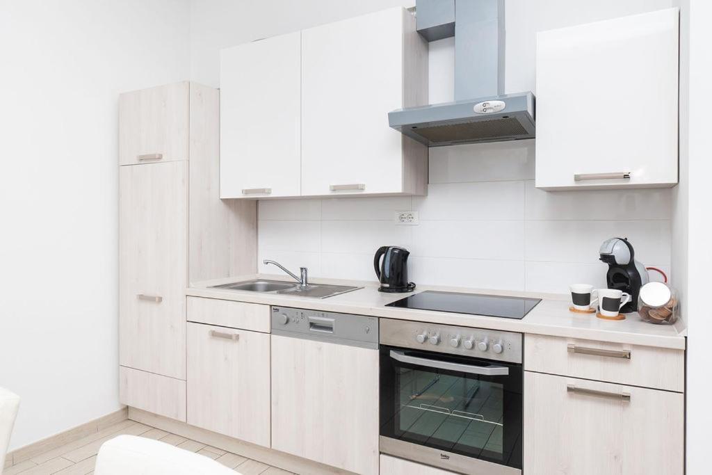 Apartments Grubisic - Sibenik - Parking Included Bagian luar foto