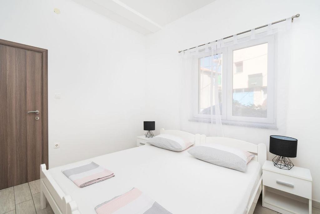 Apartments Grubisic - Sibenik - Parking Included Bagian luar foto