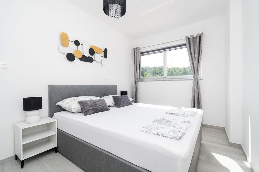 Apartments Grubisic - Sibenik - Parking Included Bagian luar foto
